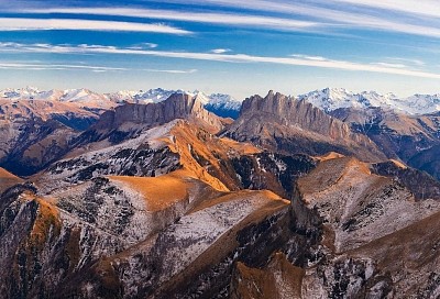 Кубанские альпинисты готовятся установить флаг Победы на вершине Эвереста
Кубанские альпинисты готовятся установить флаг Победы на вершине Эвереста