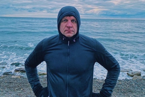 
            &laquo;Ну, выпил, похулиганил&raquo;: боец Александр Емельяненко записал обращение после выхода из под ареста в Анапе                    