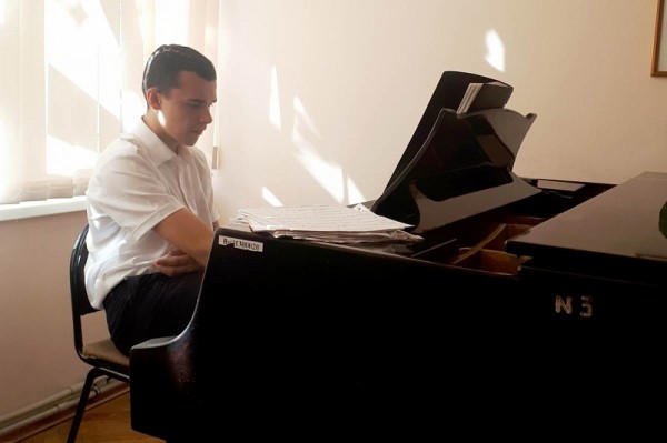 Студент колледжа КГИК победил в фестивале-конкурсе «Искусство объединяет мир»
Студент колледжа КГИК победил в фестивале-конкурсе «Искусство объединяет мир»