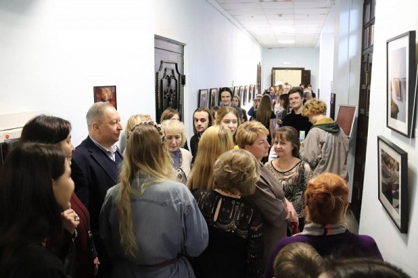 
            В Краснодаре открылась фотовыставка &laquo;Мужское/женское&raquo;                    