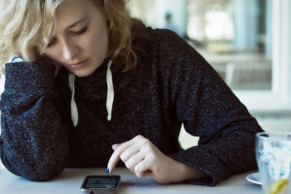 В России банки начали устанавливать комиссии за денежные переводы по номеру телефона
В России банки начали устанавливать комиссии за денежные переводы по номеру телефона