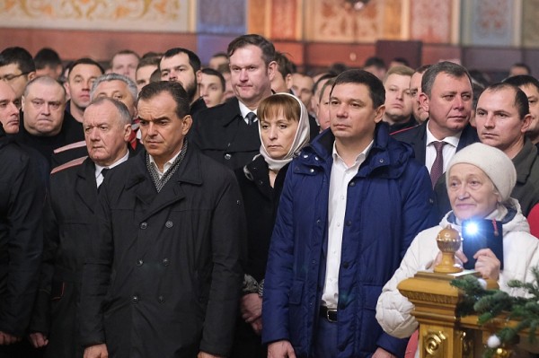 В Рождественскую ночь во всех храмах Краснодара прошли торжественные богослужения
В Рождественскую ночь во всех храмах Краснодара прошли торжественные богослужения