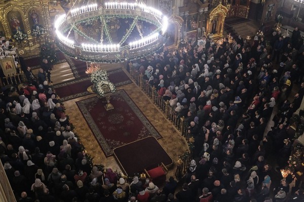 В Рождественскую ночь во всех храмах Краснодара прошли торжественные богослужения
В Рождественскую ночь во всех храмах Краснодара прошли торжественные богослужения