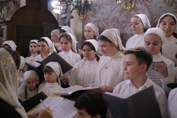 В Рождественскую ночь во всех храмах Краснодара прошли торжественные богослужения
В Рождественскую ночь во всех храмах Краснодара прошли торжественные богослужения