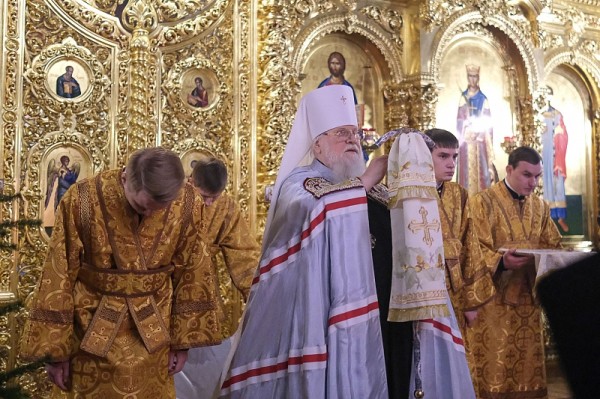 В Рождественскую ночь во всех храмах Краснодара прошли торжественные богослужения
В Рождественскую ночь во всех храмах Краснодара прошли торжественные богослужения