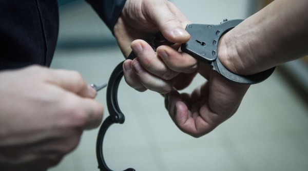 В Тимашевском районе полицейский начальник потребовал 600 тыс. рублей за прекращение дела о краже В Тимашевском районе полицейский начальник потребовал 600 тыс. рублей за прекращение дела о краже