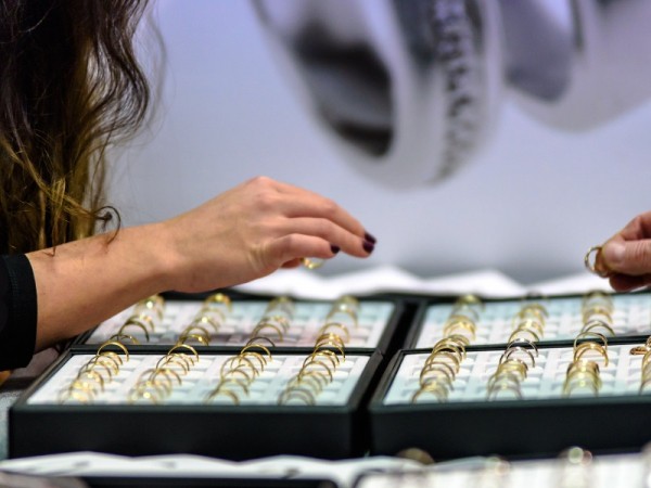 Жительница Краснодара ограбила ломбард на 120 тыс. рублей Жительница Краснодара ограбила ломбард на 120 тыс. рублей