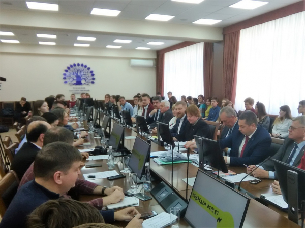 Фейки наступают: о лживой информации в Сети рассказал кубанцам член Общественной палаты РФ