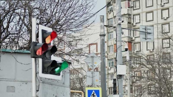 В Краснодаре 14 февраля отключат светофоры сразу на двух перекрёстках