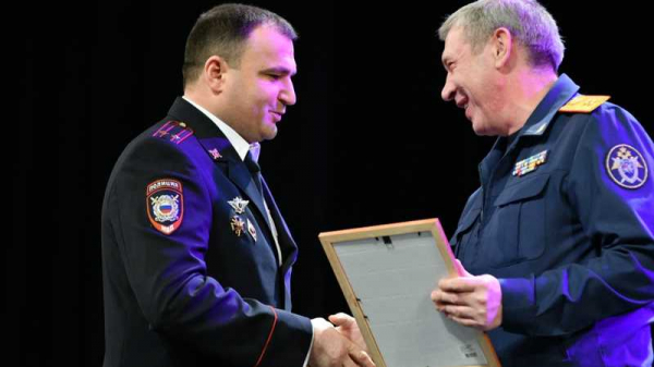 Евгений Первышов поздравил сотрудников полиции с 40-летием образования Управления МВД России по Краснодару