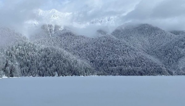 Уникальный случай: путешественники могут увидеть замерзшую Рицу Уникальный случай: путешественники могут увидеть замерзшую Рицу