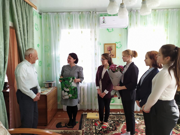 Во всех районах края проходит социально-патриотическая акция «Согреем сердца ветеранов» Во всех районах края проходит социально-патриотическая акция «Согреем сердца ветеранов»