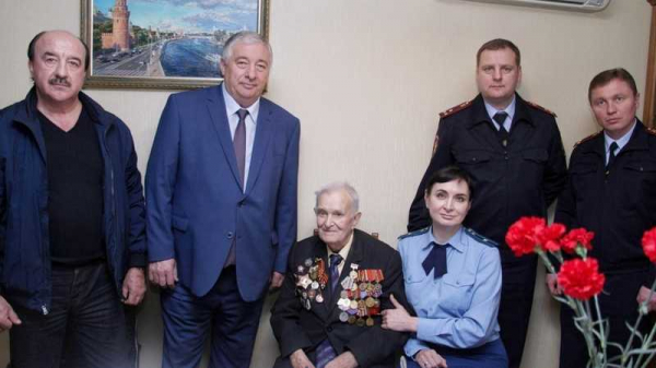 Медаль «75 лет Победы в Великой Отечественной войне» и звание Почётного гражданина Краснодара вручили Александру Чугаеву