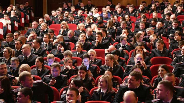 Евгений Первышов поздравил сотрудников полиции с 40-летием образования Управления МВД России по Краснодару