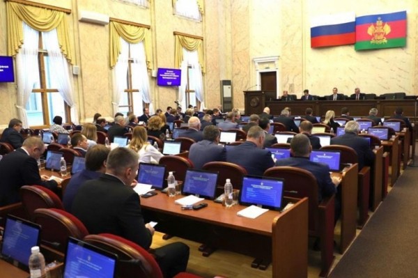 От изменений Конституции до домашних животных: депутаты Кубани рассказали о своей работе