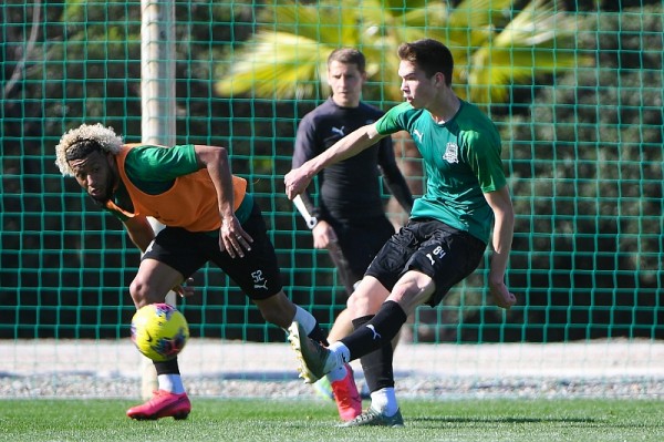 ФК «Краснодар» проведет на сборах матч с «Крыльями Советов»
ФК «Краснодар» проведет на сборах матч с «Крыльями Советов»