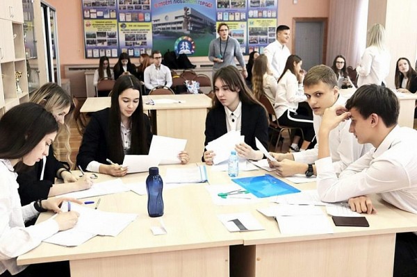 
            Школьники из Краснодарского края примут участие в первом чемпионате России по финансовой грамотности                    