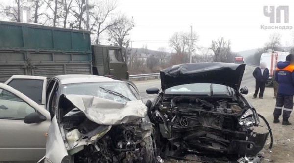 В ДТП на Кубани погибла женщина, трое ее детей пострадали В ДТП на Кубани погибла женщина, трое ее детей пострадали