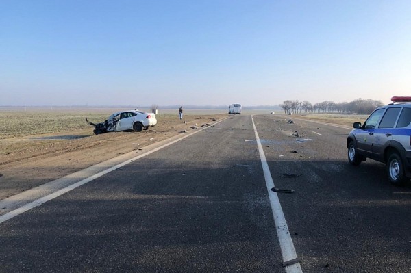 В Краснодарском крае при столкновении иномарки и рейсового автобуса погибла женщина-водитель
В Краснодарском крае при столкновении иномарки и рейсового автобуса погибла женщина-водитель