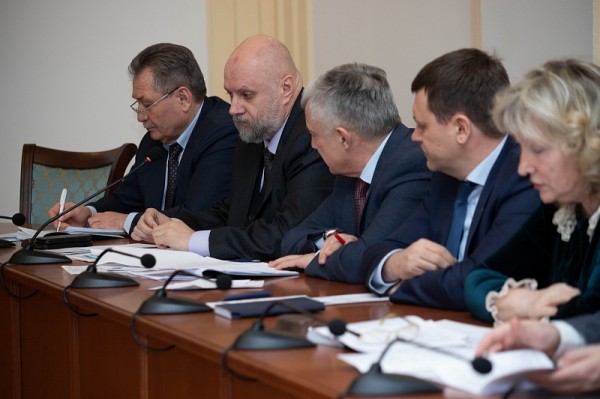 
            В Москве состоялось заседание рабочей группы по подготовке предложений по внесению поправок в Конституцию страны                    