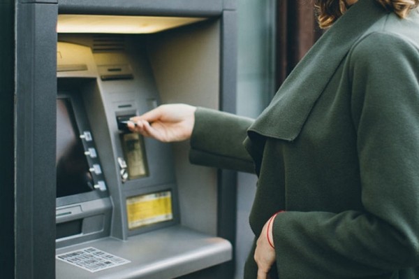 Жительница Новороссийска за три дня перевела телефонному мошеннику 700 тысяч рублей
Жительница Новороссийска за три дня перевела телефонному мошеннику 700 тысяч рублей