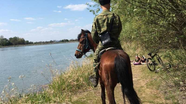 В воскресенье мобильные патрули контролировали места отдыха, кладбища и храмы Краснодара