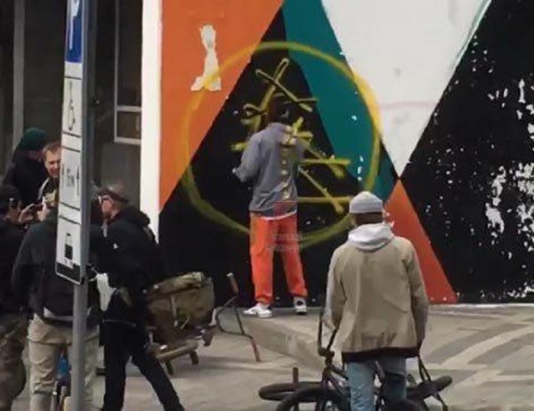 В Краснодаре вандалы изрисовали граффити здание мэрии (ВИДЕО) В Краснодаре вандалы изрисовали граффити здание мэрии (ВИДЕО)