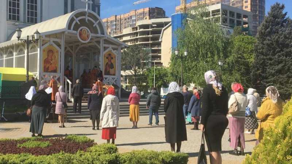 В воскресенье мобильные патрули контролировали места отдыха, кладбища и храмы Краснодара