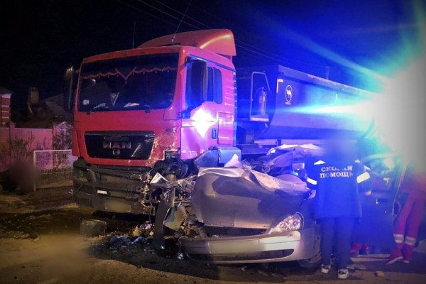 Жесткое ДТП с фурой на Кубани: Двое погибли, еще двое - в больнице