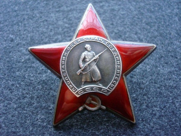 Кубанские полицейские вернули родственникам украденный 30 лет назад орден их прадеда