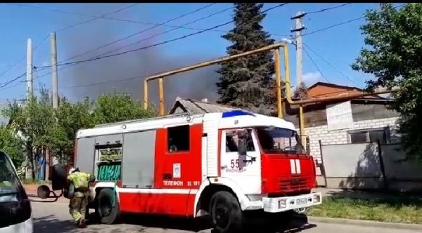 В Краснодаре горит частный дом (ВИДЕО)