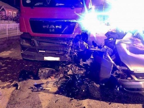 В ночном ДТП на Кубани погибло два молодых человека. Фото