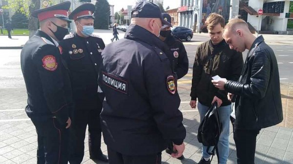 В Краснодаре 29 апреля улицы города патрулировали 129 мобильных групп самоконтроля В Краснодаре 29 апреля улицы города патрулировали 129 мобильных групп самоконтроля