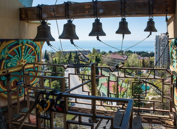 «Колокол против коронавируса»: В храмах Сочи на Пасху трезвонили «во вся» «Колокол против коронавируса»: В храмах Сочи на Пасху трезвонили «во вся»