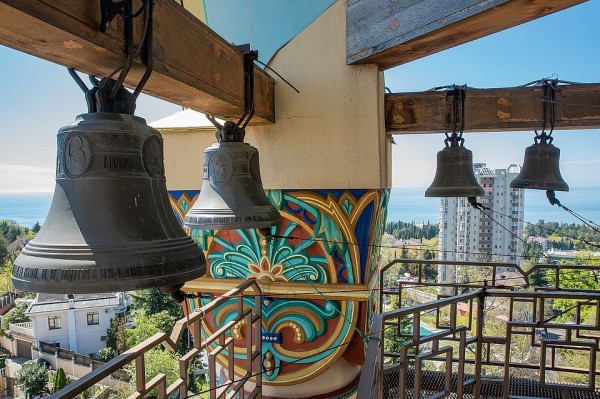 «Колокол против коронавируса»: В храмах Сочи на Пасху трезвонили «во вся» «Колокол против коронавируса»: В храмах Сочи на Пасху трезвонили «во вся»