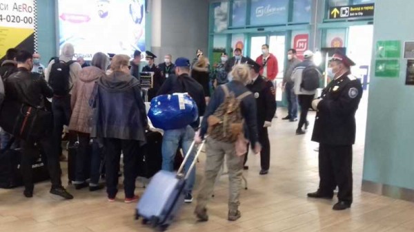 Все пассажиры воскресных рейсов из Москвы и Санкт-Петербурга — жители Краснодара Все пассажиры воскресных рейсов из Москвы и Санкт-Петербурга — жители Краснодара