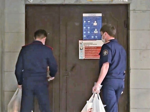 Сотрудники краевого следственного управления поддержали в самоизоляции ветерана войны Сотрудники краевого следственного управления поддержали в самоизоляции ветерана войны