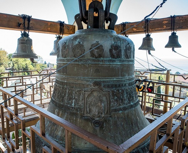 «Колокол против коронавируса»: В храмах Сочи на Пасху трезвонили «во вся» «Колокол против коронавируса»: В храмах Сочи на Пасху трезвонили «во вся»