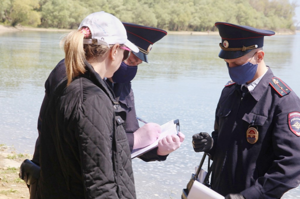 Субботний патруль: в Краснодаре мобильные группы выписали штрафы отдыхавшим на берегах водоёмов