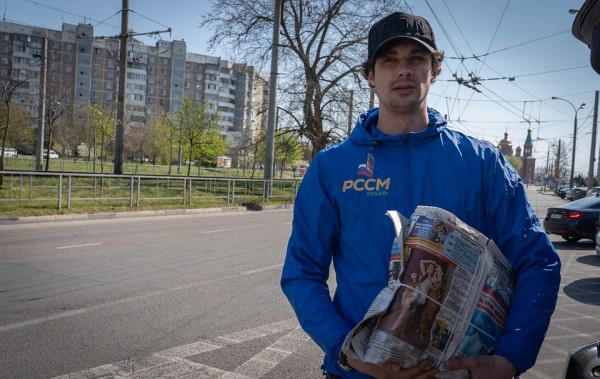 Краснодарские волонтеры разносят свежие номера &laquo;Комсомолки&raquo;