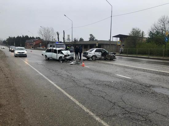 На Кубани после серьезного ДТП госпитализированы четыре человека На Кубани после серьезного ДТП госпитализированы четыре человека