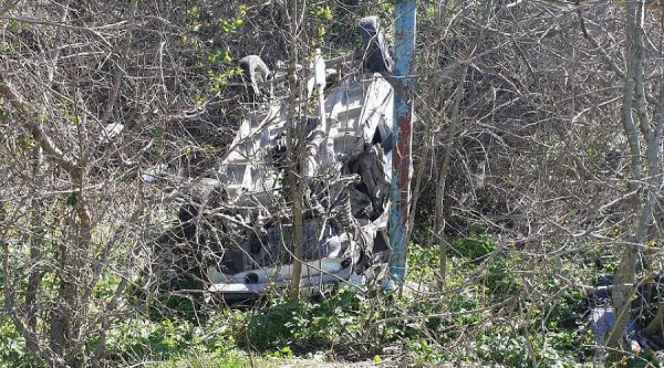 Под Новороссийском автомобиль съехал в обрыв Под Новороссийском автомобиль съехал в обрыв