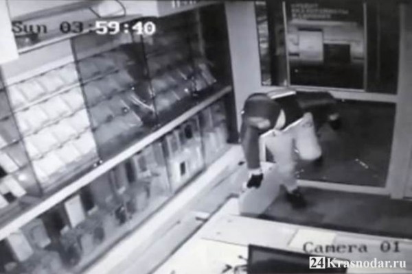 Похищение смартфонов из магазина Похищение смартфонов из магазина