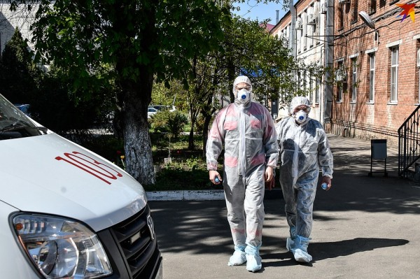 «Нам звонят и спрашивают, почему не дезинфицируют подъезд»: краснодарская станция скорой помощи превратилась в диспетчерскую службу