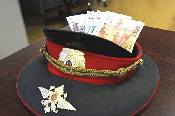 В Краснодаре страж порядка пойман на взятке В Краснодаре страж порядка пойман на взятке