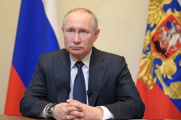 Нужно предоставить малым и средним компаниям безвозмездную помощь - Путин