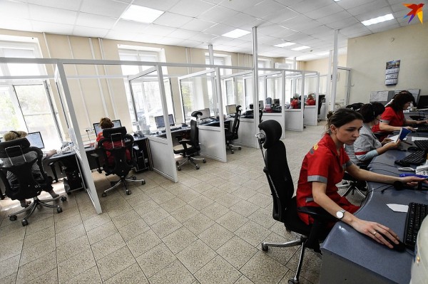 «Нам звонят и спрашивают, почему не дезинфицируют подъезд»: краснодарская станция скорой помощи превратилась в диспетчерскую службу