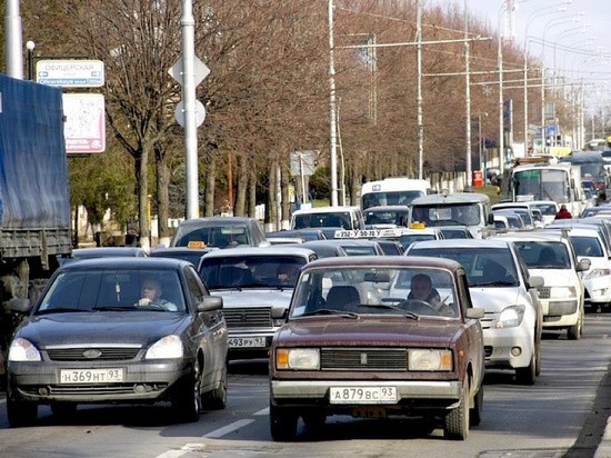 Полицейские не пустили в Краснодар более тысячи автомобилей Полицейские не пустили в Краснодар более тысячи автомобилей