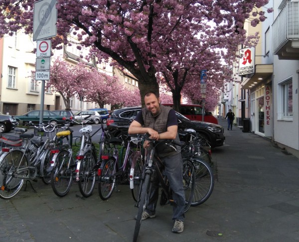 «Думаю, что китаец ничего не ел». Биолог Сурен Газарян о летучих мышах, немецкой медицине и жизни в розыске «Думаю, что китаец ничего не ел». Биолог Сурен Газарян о летучих мышах, немецкой медицине и жизни в розыске