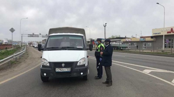 В первой половине дня 21 апреля на въездах в Краснодар проверили около 5 тыс. автомобилей В первой половине дня 21 апреля на въездах в Краснодар проверили около 5 тыс. автомобилей